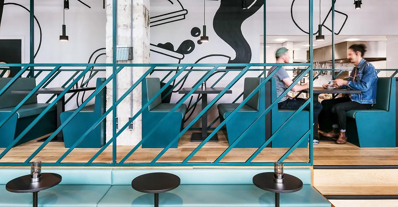 Отель The Social Hub Роттердам 3*,