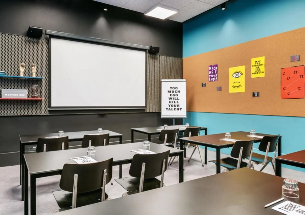 Отель The Social Hub Роттердам