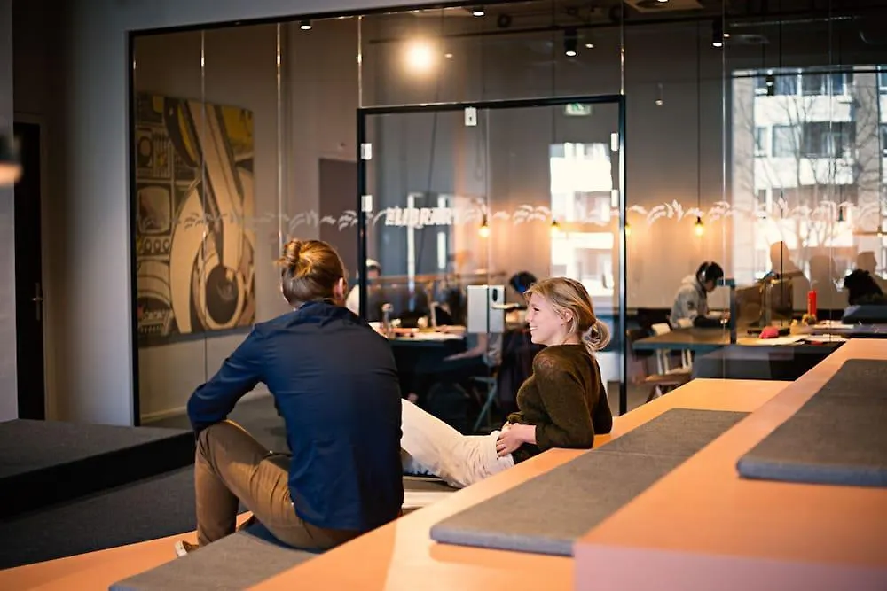 Отель The Social Hub Роттердам 3*,